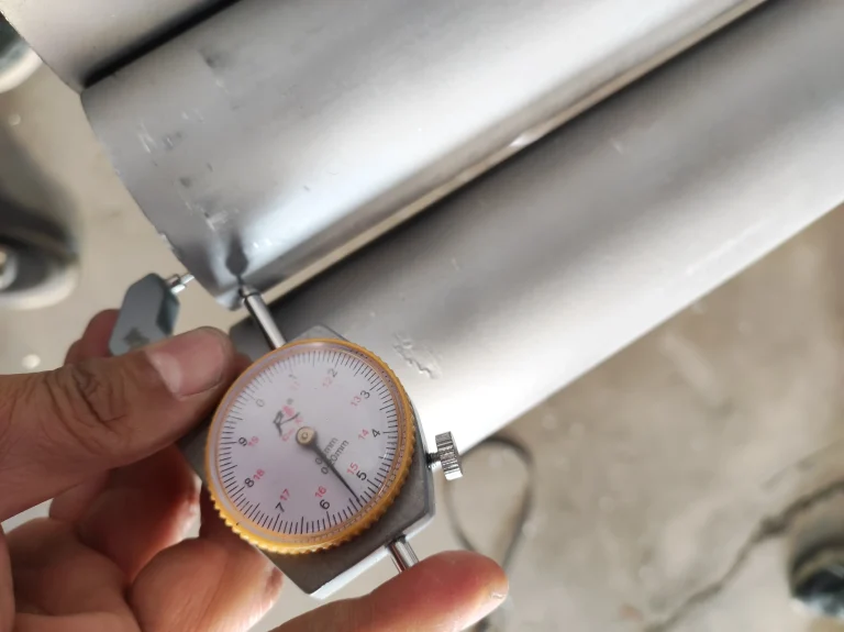 Measuring the Wall Thickness of 904L Stainless Steel Pipe
